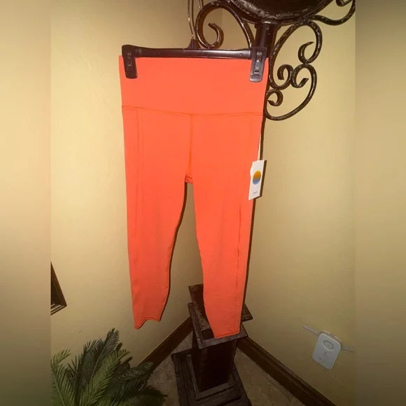 #522 NWT Vuori Studio Pocket Legging Sz M Grapefruit VW466 - Picture 3 of 8